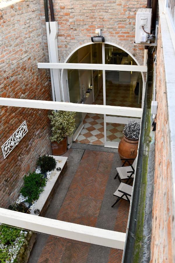 Avanguardia Art Club Ferrara Luaran gambar